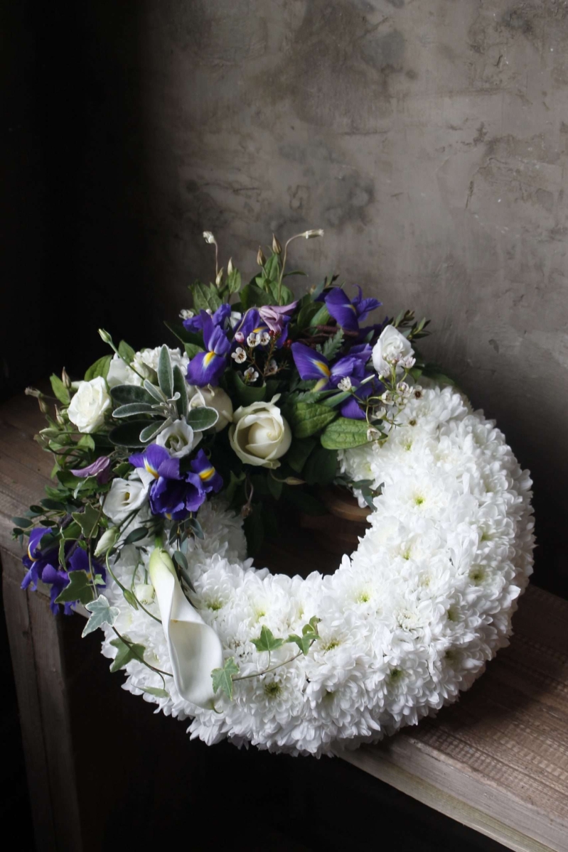 Wreath White Base with Spray