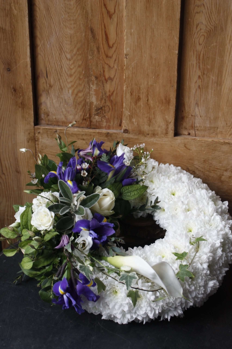 Wreath White Base with Spray