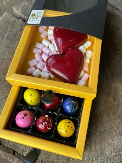 Chocolate set drawers