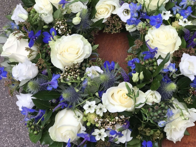 Wreath Blue and white